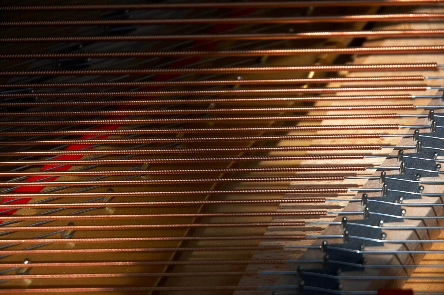 Piano_strings_2